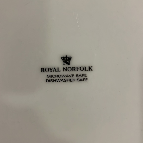 Dinner Plate Cardinal Christmas by ROYAL NORFOLK - Set of 2 - Picture 11 of 11